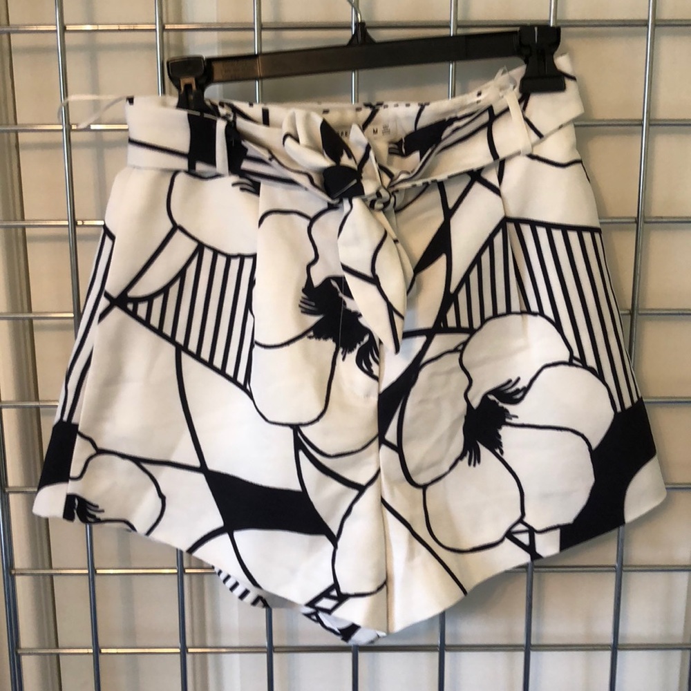 Finders keepers Floral patterned shorts